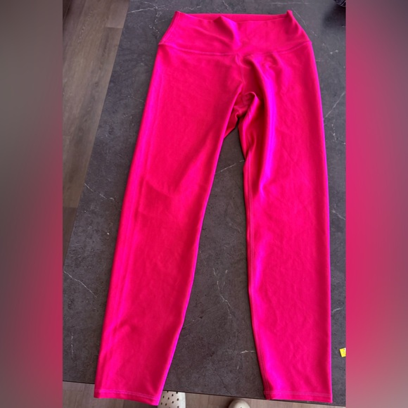 ALO Yoga Pants - ALO Yoga Hot Pink Airlift Leggings
